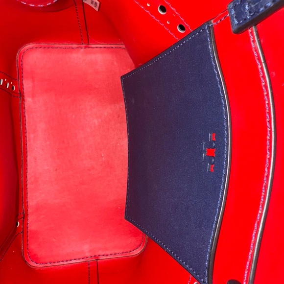 EUC AUTHENTIC TORY BURCH BUCKET CROSS BODY. - Picture 4 of 7